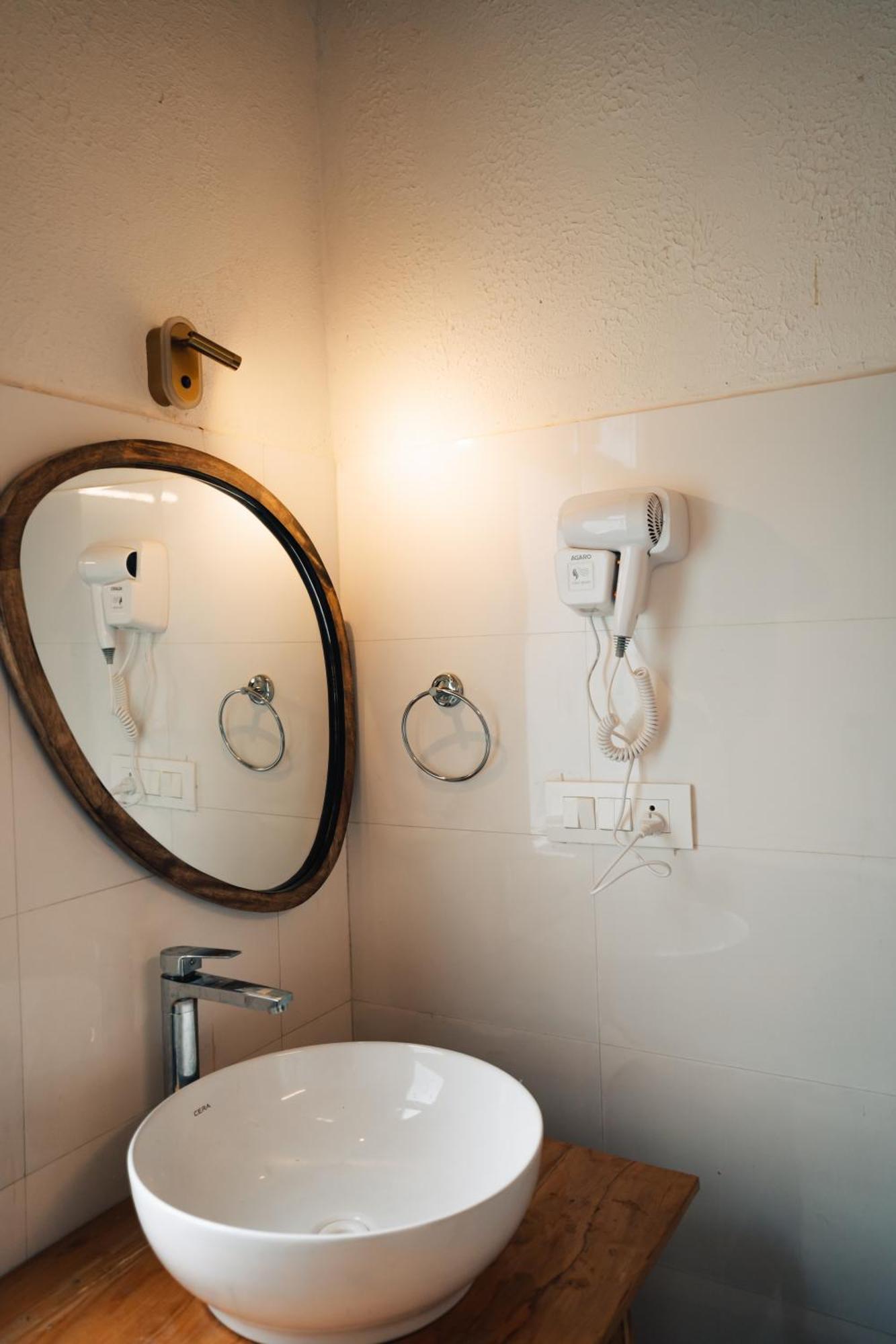 Soho House Apartment Jibhi ภายนอก รูปภาพ