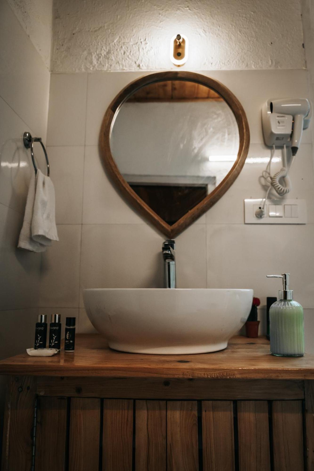 Soho House Apartment Jibhi ภายนอก รูปภาพ